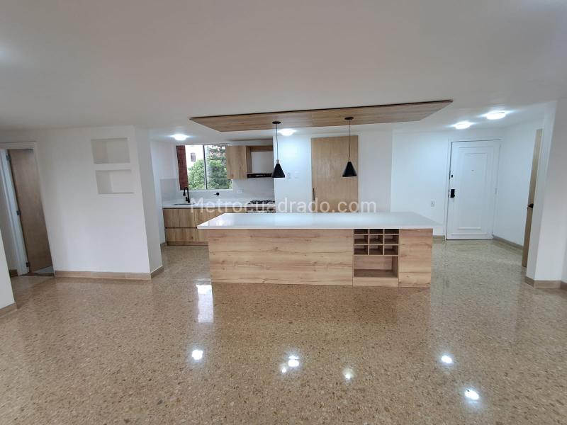 Remodeled 3BR Apartment with Great Views in El Poblado - 4