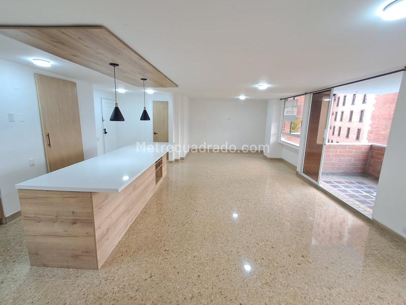 Remodeled 3BR Apartment with Great Views in El Poblado - 9