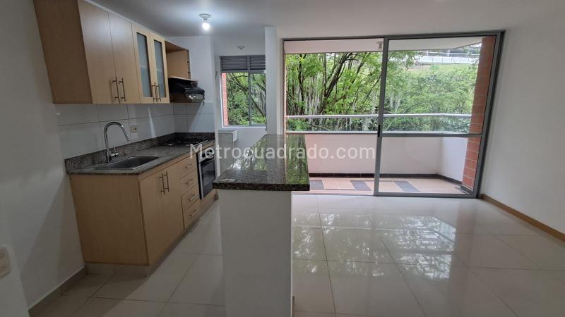 Apartamento en Arriendo de 3 Alcobas en Las Palmas, Medellín - 2