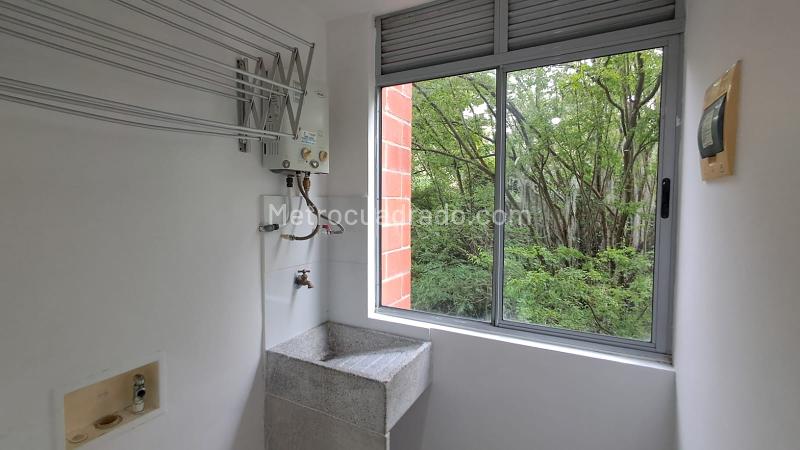 Apartamento en Arriendo de 3 Alcobas en Las Palmas, Medellín - 3