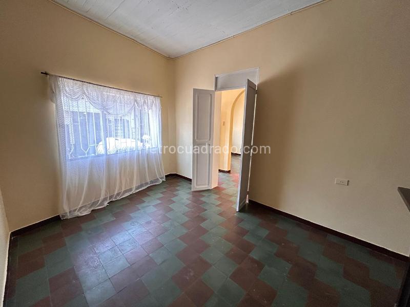 Casa en Arriendo de 5 Alcobas en Prado, Medellín - 5