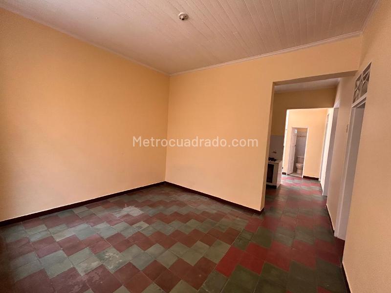 Casa en Arriendo de 5 Alcobas en Prado, Medellín - 9