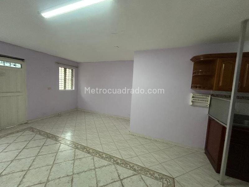 Apartamento de 2 Alcobas en Primer Piso en Villa Hermosa, Medellín - 2