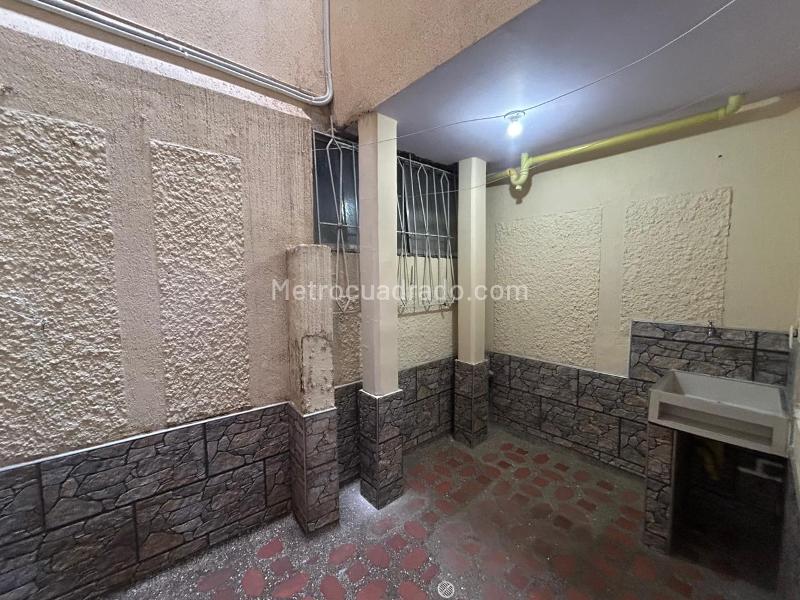 Apartamento de 2 Alcobas en Primer Piso en Villa Hermosa, Medellín - 8
