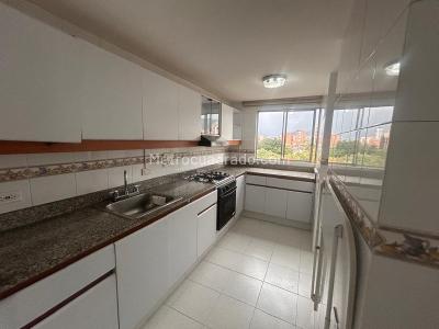 Apartamento de 3 alcobas en arriendo en Laureles, Medellín, 145 m² · foto 7 de 20