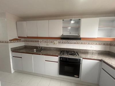 Apartamento de 3 alcobas en arriendo en Laureles, Medellín, 145 m² · foto 8 de 20