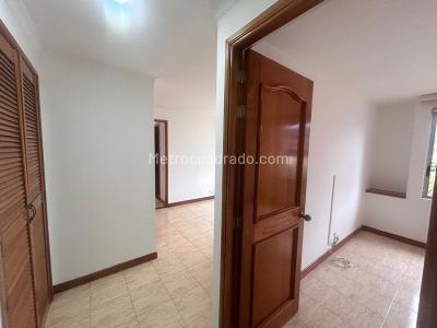 Apartamento de 3 alcobas en arriendo en Laureles, Medellín, 145 m² · foto 16 de 20