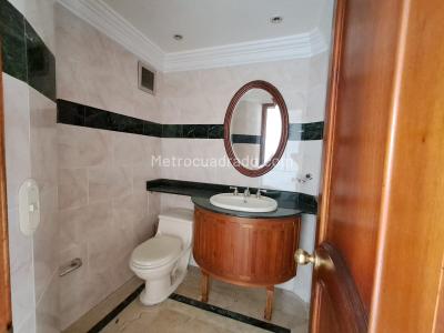 Apartamento de 5 alcobas en venta en El Poblado, Medellín, 250 m² · foto 4 de 20