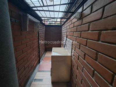 Apartamento de 2 alcobas en arriendo en El Poblado, Medellín, 73 m² · foto 3 de 15