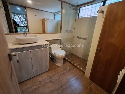 Apartamento de 2 alcobas en arriendo en El Poblado, Medellín, 73 m² · foto 11 de 15