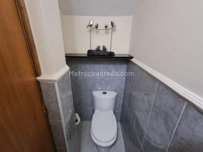 Casa de 4 alcobas en venta en Loma De Los Bernal, Medellín, 210 m² · foto 2 de 20