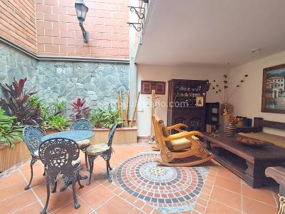Casa de 4 alcobas en venta en Loma De Los Bernal, Medellín, 210 m² · foto 4 de 20