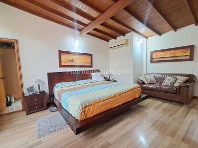 Casa de 4 alcobas en venta en Loma De Los Bernal, Medellín, 210 m² · foto 16 de 20