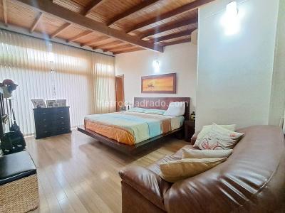 Casa de 4 alcobas en venta en Loma De Los Bernal, Medellín, 210 m² · foto 17 de 20