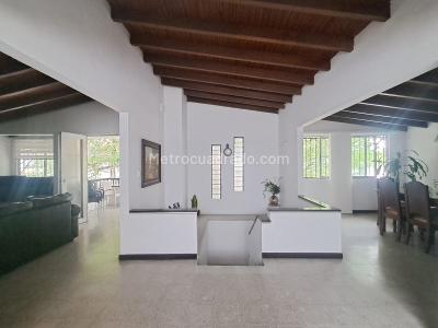 Casa de 4 alcobas en venta en Laureles, Medellín, 208 m² · foto 2 de 20