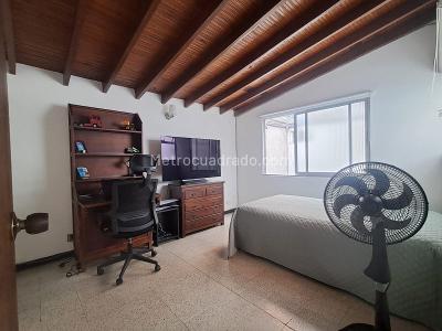 Casa de 4 alcobas en venta en Laureles, Medellín, 208 m² · foto 10 de 20