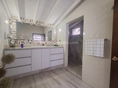 Casa de 4 alcobas en venta en Laureles, Medellín, 208 m² · foto 13 de 20