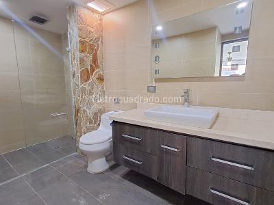 Apartamento de 3 alcobas en arriendo en Laureles, Medellín, 148 m² · foto 9 de 16