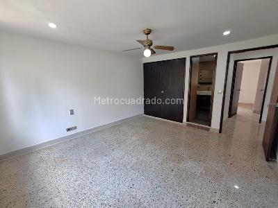 Apartamento de 3 alcobas en arriendo en Laureles, Medellín, 148 m² · foto 10 de 16