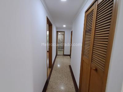 Apartamento de 3 alcobas en arriendo en El Poblado, Medellín, 150 m² · foto 19 de 20