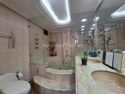 Apartamento de 4 alcobas en venta en Laureles, Medellín, 210 m² · foto 4 de 20