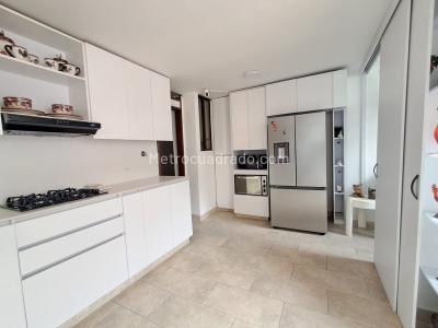 Apartamento de 4 alcobas en venta en Laureles, Medellín, 210 m² · foto 17 de 20