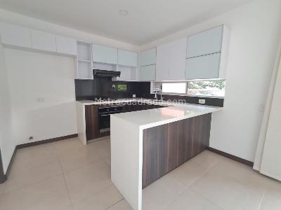 Apartamento de 3 alcobas en arriendo en El Poblado, Medellín, 107 m² · foto 2 de 19