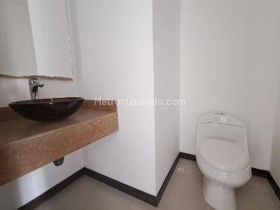 Apartamento de 3 alcobas en arriendo en El Poblado, Medellín, 107 m² · foto 5 de 19