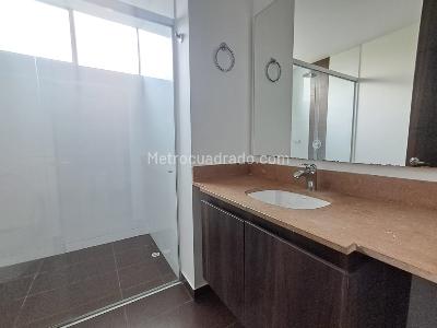 Apartamento de 3 alcobas en arriendo en El Poblado, Medellín, 107 m² · foto 12 de 19