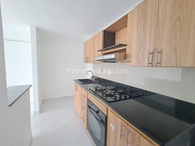 Apartamento de 3 alcobas en arriendo en El Poblado, Medellín, 46 m² · foto 2 de 19