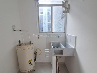 Apartamento de 3 alcobas en arriendo en El Poblado, Medellín, 46 m² · foto 6 de 19