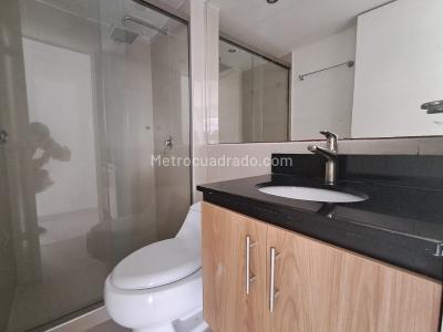 Apartamento de 3 alcobas en arriendo en El Poblado, Medellín, 46 m² · foto 9 de 19