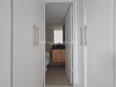 Apartamento de 3 alcobas en arriendo en El Poblado, Medellín, 46 m² · foto 17 de 19