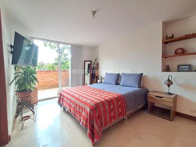 Apartamento de 5 alcobas en venta en Loma De Las Brujas, Envigado, 215 m² · foto 4 de 20
