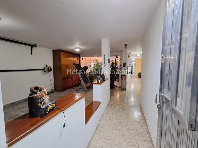 Casa de 5 alcobas en venta en Laureles, Medellín · foto 6 de 20