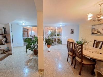 Casa de 5 alcobas en venta en Laureles, Medellín · foto 11 de 20
