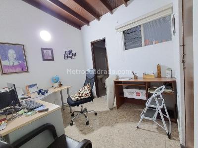 Casa de 5 alcobas en venta en Laureles, Medellín · foto 15 de 20