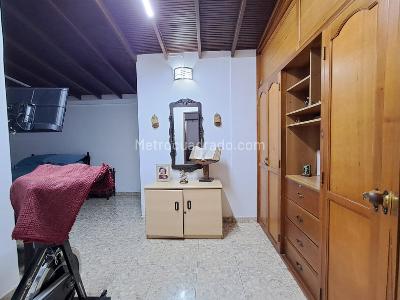 Casa de 5 alcobas en venta en Laureles, Medellín · foto 18 de 20