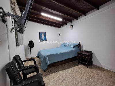 Casa de 5 alcobas en venta en Laureles, Medellín · foto 19 de 20