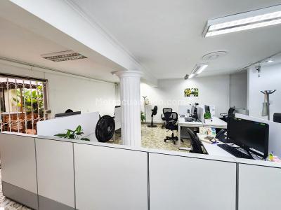 Casa de 5 alcobas en venta en Laureles, Medellín, 350 m² · foto 2 de 13