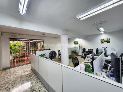 Casa de 5 alcobas en venta en Laureles, Medellín, 350 m² · foto 5 de 13