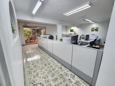 Casa de 5 alcobas en venta en Laureles, Medellín, 350 m² · foto 8 de 13