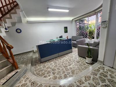 Casa de 5 alcobas en venta en Laureles, Medellín, 350 m² · foto 10 de 13
