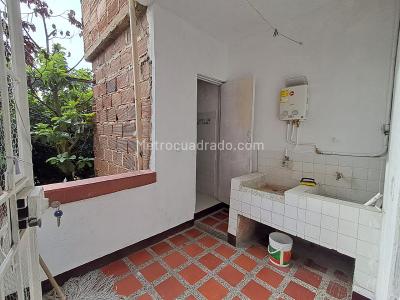 Casa de 5 alcobas en venta en La Milagrosa, Medellín, 350 m² · foto 2 de 20