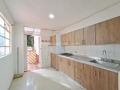 Casa de 5 alcobas en venta en La Milagrosa, Medellín, 350 m² · foto 4 de 20