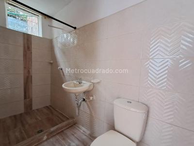 Casa de 5 alcobas en venta en La Milagrosa, Medellín, 350 m² · foto 12 de 20