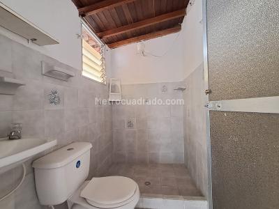 Casa de 5 alcobas en venta en La Milagrosa, Medellín, 350 m² · foto 17 de 20