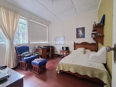 Casa de 5 alcobas en venta en Laureles, Medellín, 216 m² · foto 19 de 20