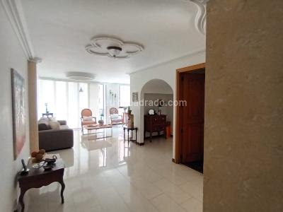 Apartamento de 3 alcobas en venta en Laureles, Medellín, 195 m² · foto 2 de 20