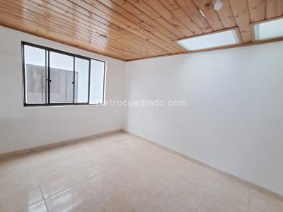 Casa de 5 alcobas en arriendo en Santa Maria Del Lago, Bogotá, 470 m² · foto 9 de 20